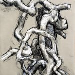 „Toter Baumstamm u. Efeu“, Kohle und Kreide auf Grau, 2016, 48,7 x 63,5 cm